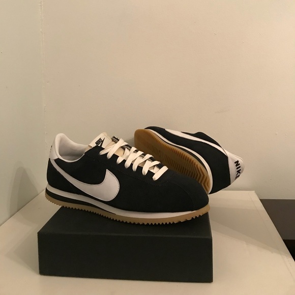 nike cortez black gum sole